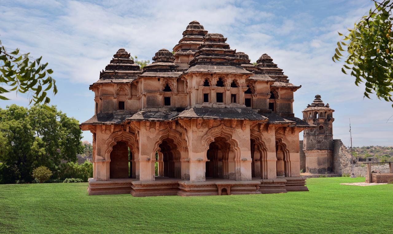 Clarks Inn Hampi Kamalapur Exterior photo